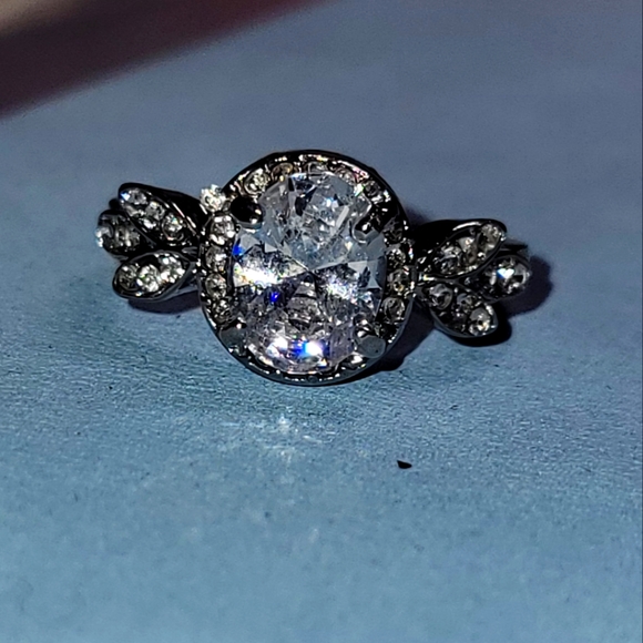 Ring - Picture 1 of 9